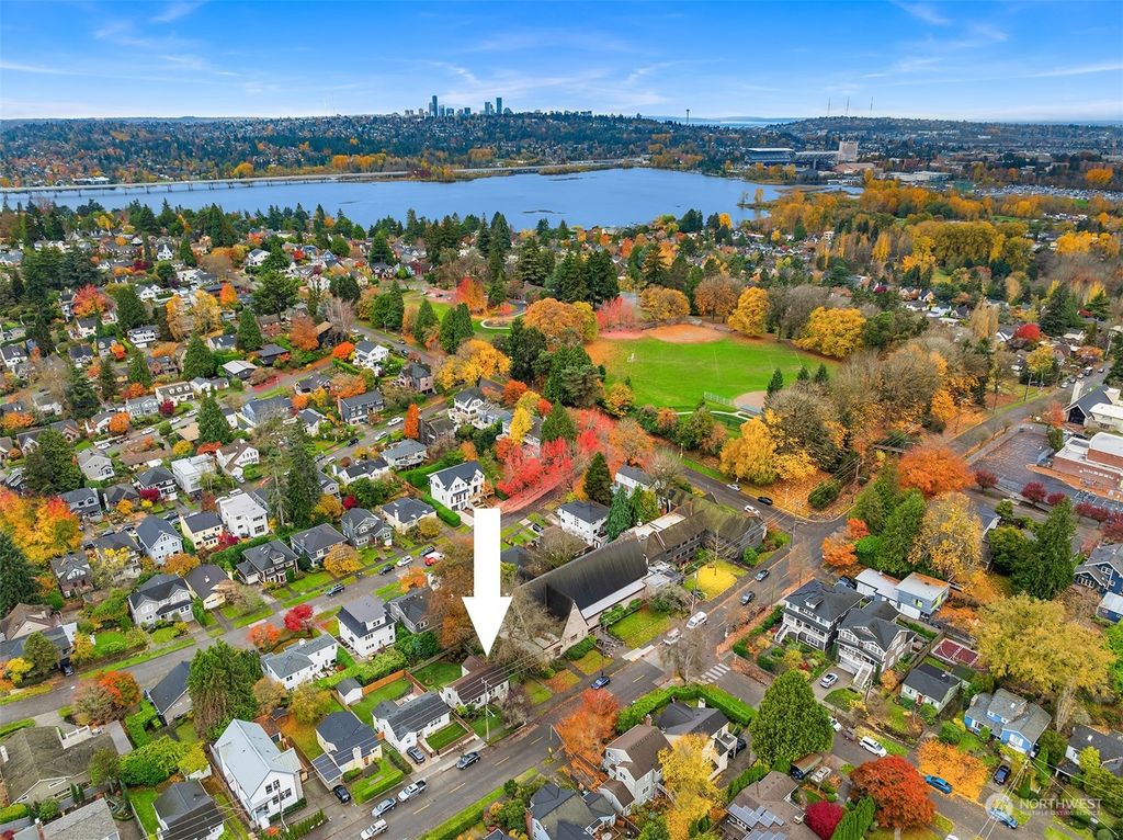 Photo of 4833 NE 45th Street, Seattle, WA 98105 (MLS # 2309762)