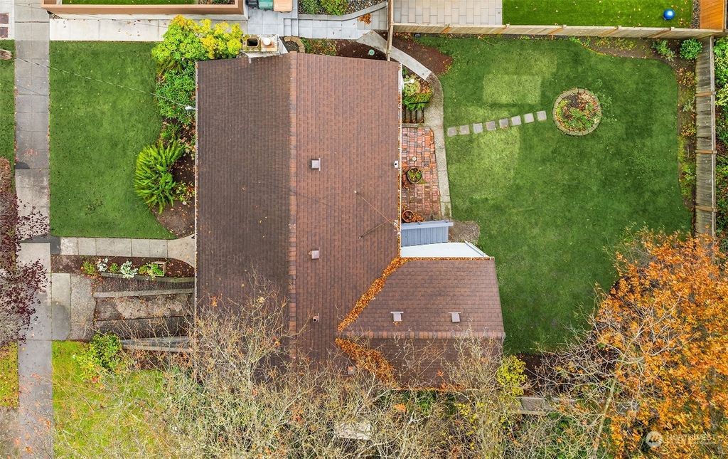 Photo of 4833 NE 45th Street, Seattle, WA 98105 (MLS # 2309762)