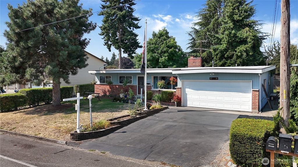 Photo of 24815 42nd Avenue S, Kent, WA 98032 (MLS # 2386872)