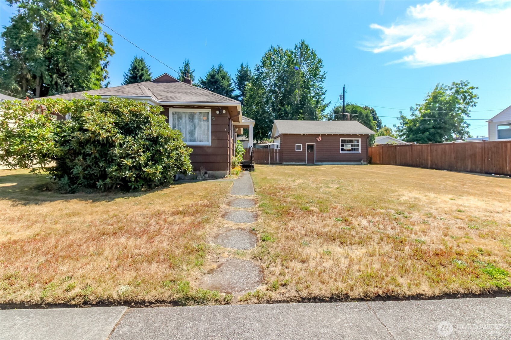 904 7th Street SE
