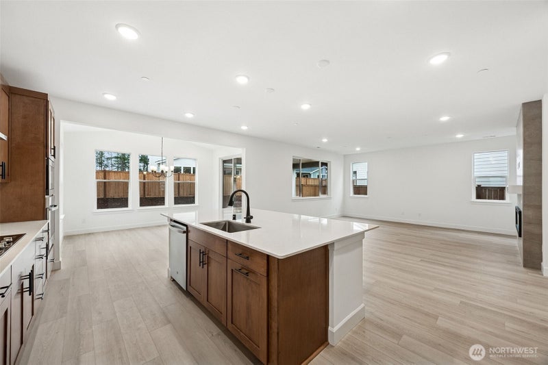 13910 180th Street E 23
