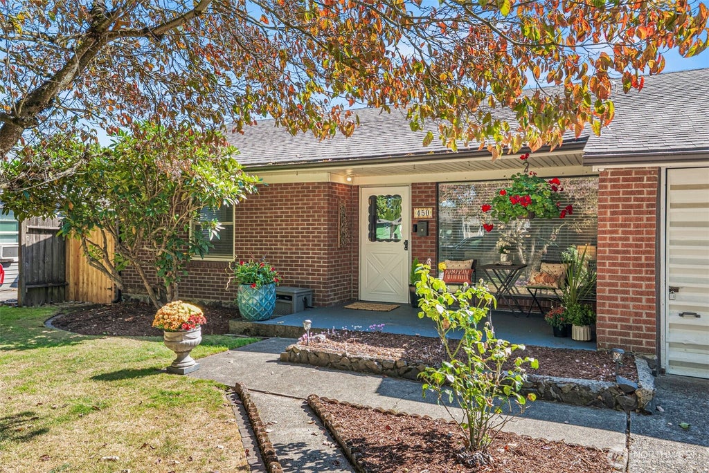Photo of 450 26th Avenue, Longview, WA 98632 (MLS # 2584481)