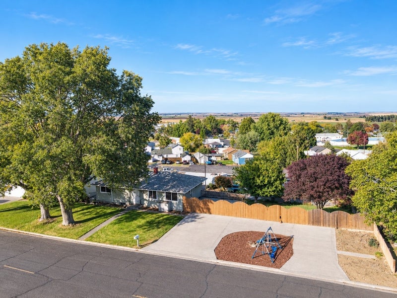 208 E Hillside Drive