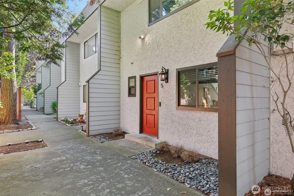 Photo of 350 4th Avenue S #A5, Kirkland, WA 98033 (MLS # 2444011)