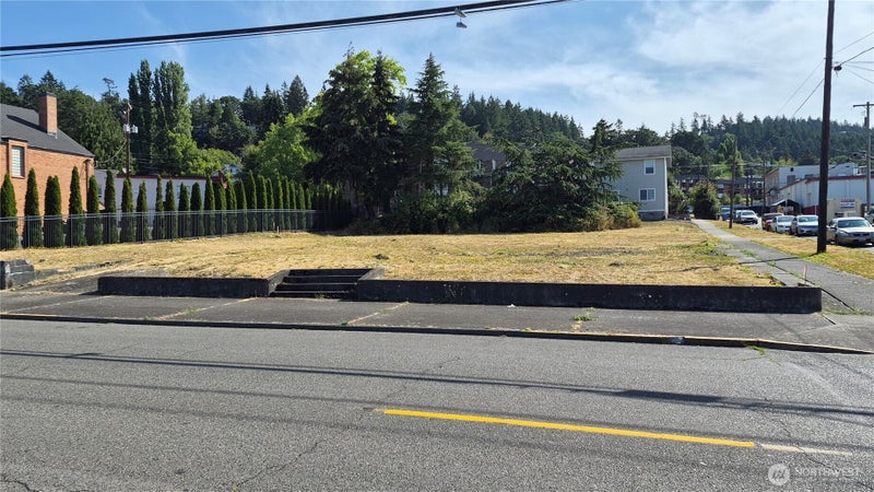 124 NW Cascade Avenue