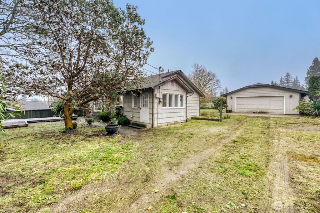 Photo of 208 78th Place SW, Everett, WA 98203 (MLS # 2460280)