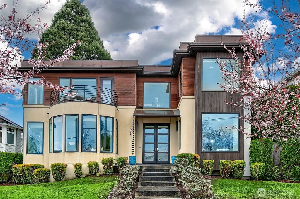 Photo of 526 14th Avenue W, Kirkland, WA 98033 (MLS # 2494198)