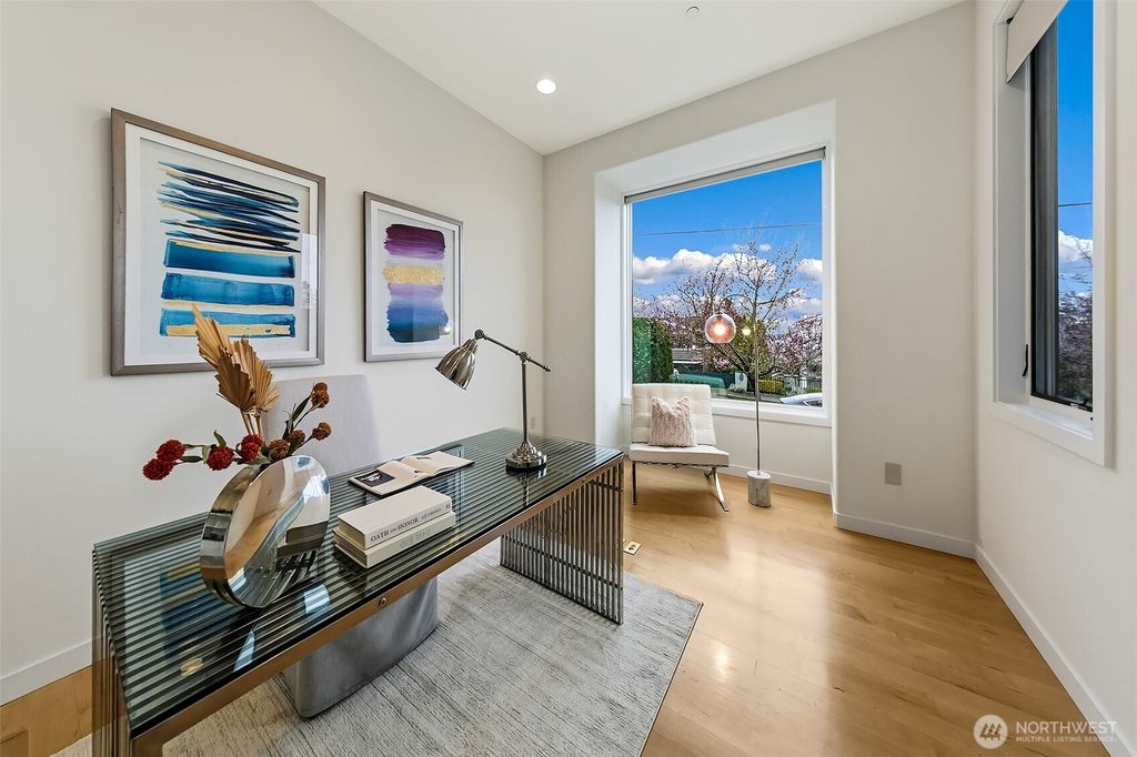 Photo of 526 14th Avenue W, Kirkland, WA 98033 (MLS # 2494198)