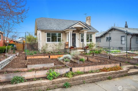 Photo of 909 Kittitas Street, Wenatchee, WA 98801 (MLS # 2502081)