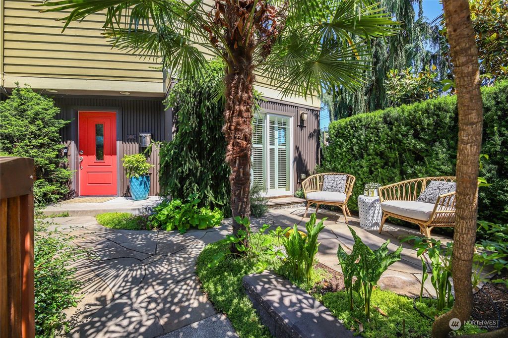 Photo of 2500 Boyer Avenue E, Seattle, WA 98102 (MLS # 2261720)