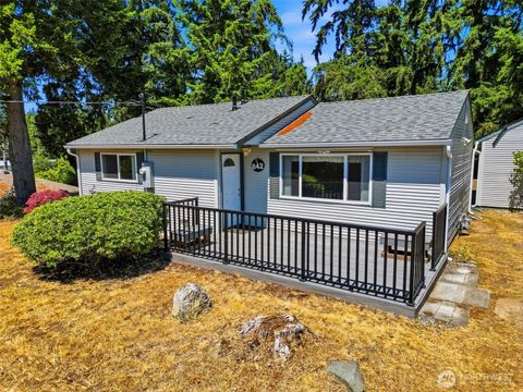 Photo of 842 SW 305th Street, Federal Way, WA 98023 (MLS # 2550050)