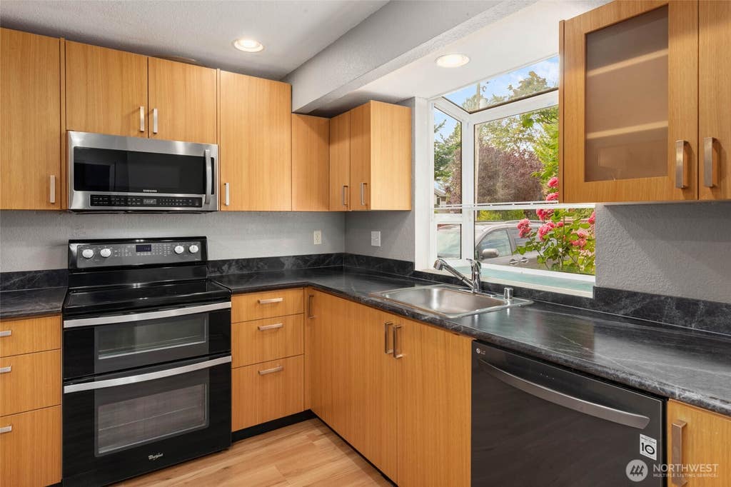 Photo of 120 124th Street SW #E1, Everett, WA 98204 (MLS # 2560726)