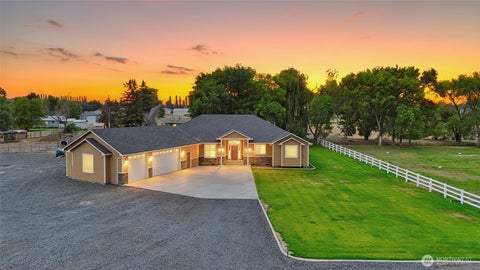 Photo of 10875 Road 5.6 NE, Moses Lake, WA 98837 (MLS # 2554234)