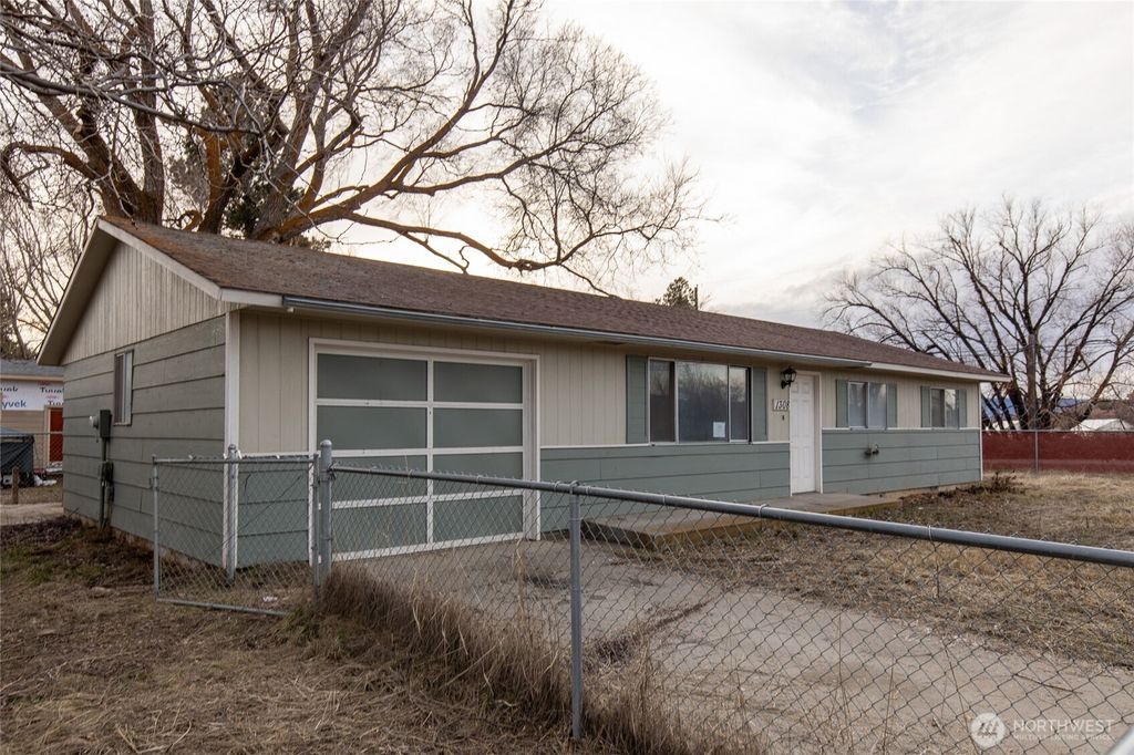 Photo of 1308 E 15th Avenue, Ellensburg, WA 98926 (MLS # 2484823)