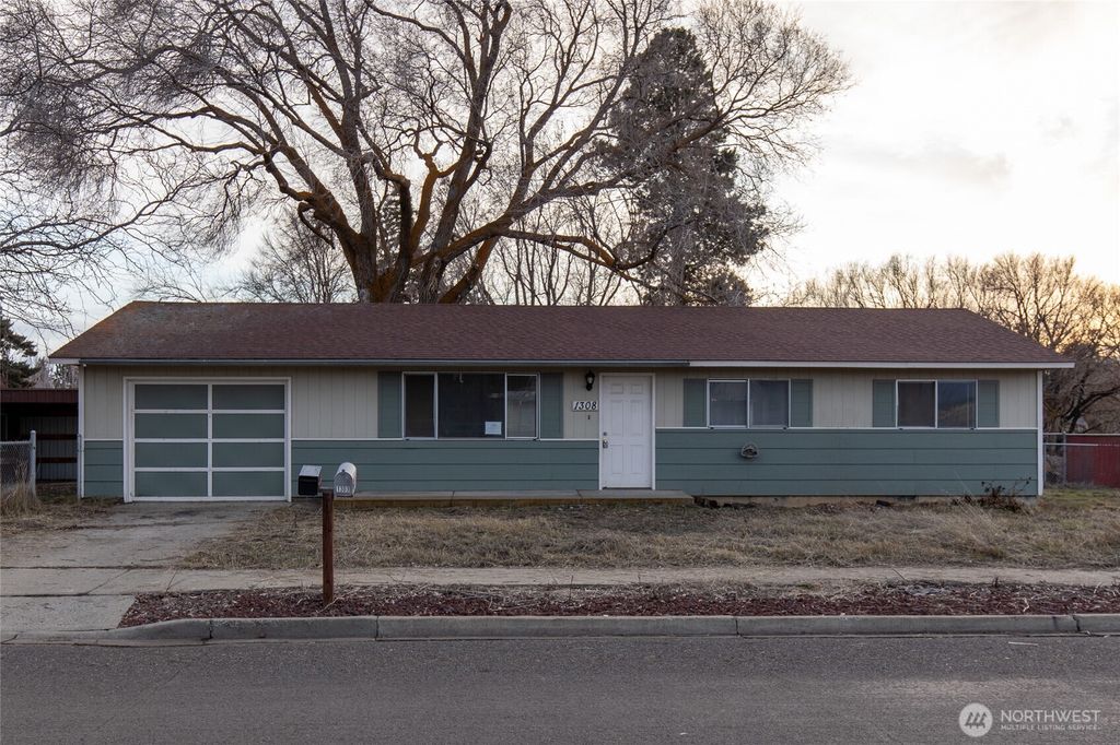 Photo of 1308 E 15th Avenue, Ellensburg, WA 98926 (MLS # 2484823)