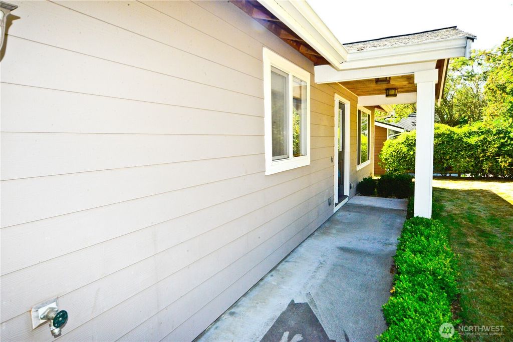 Photo of 12649 NE 104th Street, Kirkland, WA 98033 (MLS # 2435602)