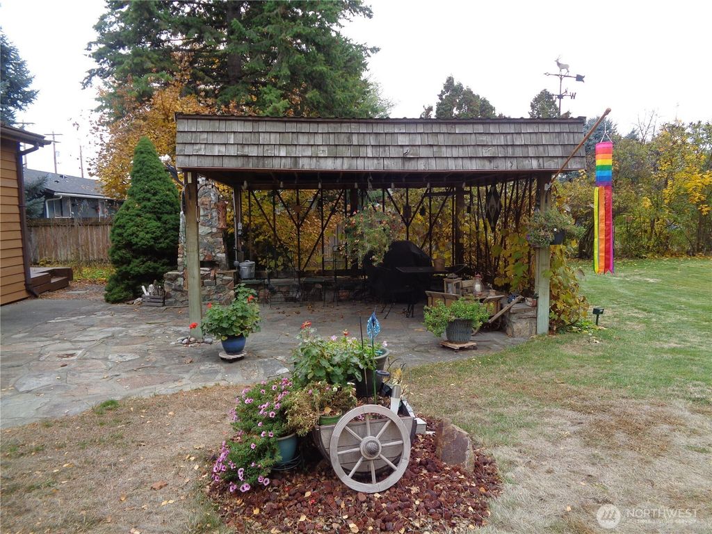 Photo of 319 Oak Street, Omak, WA 98841 (MLS # 2452283)