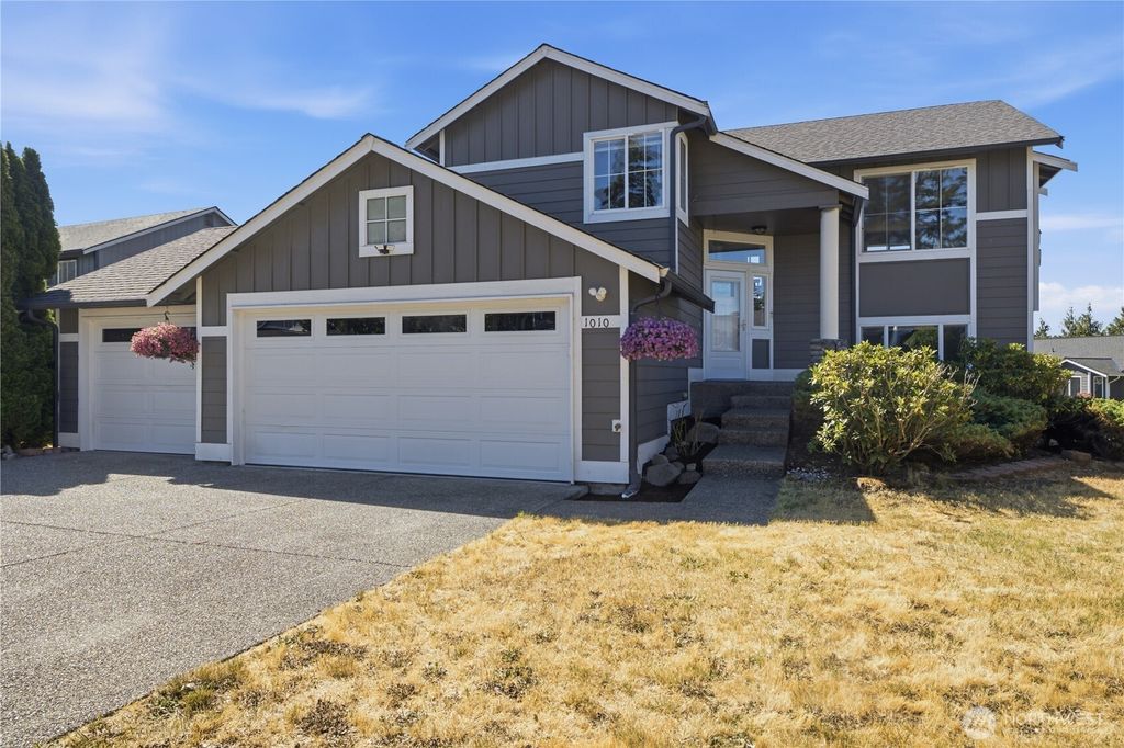 Photo of 1010 2 Street Ct E, Spanaway, WA 98387 (MLS # 2552758)