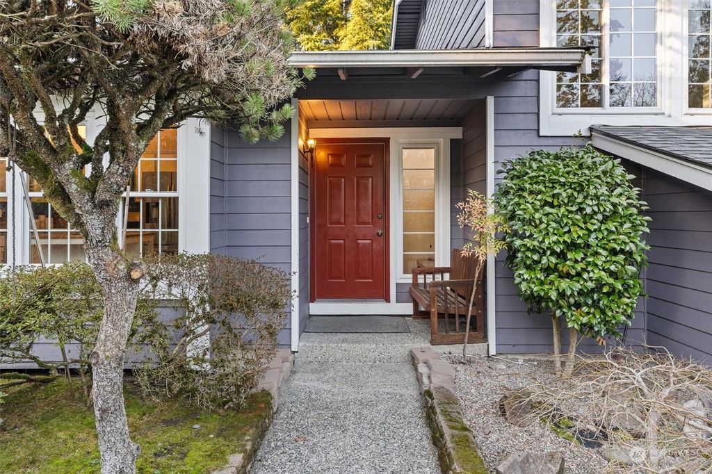 Photo of 11702 NE 101st Place, Kirkland, WA 98033 (MLS # 2316896)