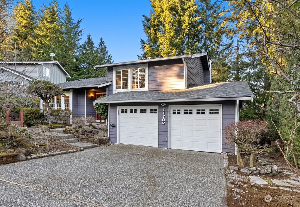 Photo of 11702 NE 101st Place, Kirkland, WA 98033 (MLS # 2316896)