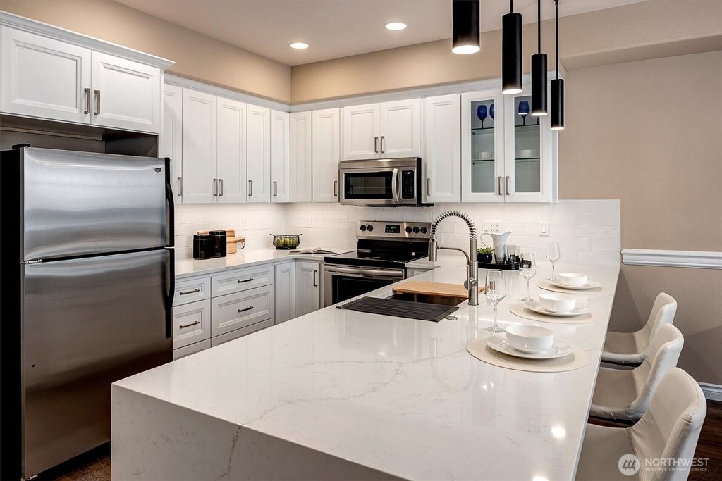 Photo of 6831 NE 170th Street #206, Kenmore, WA 98028 (MLS # 2479287)