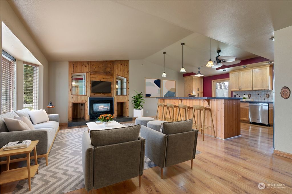 Photo of 408 Wabash Avenue, Granite Falls, WA 98252 (MLS # 2227949)