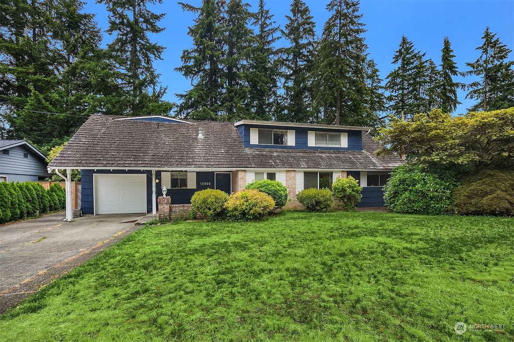 Photo of 13900 NE 73rd Place, Redmond, WA 98052 (MLS # 2269365)