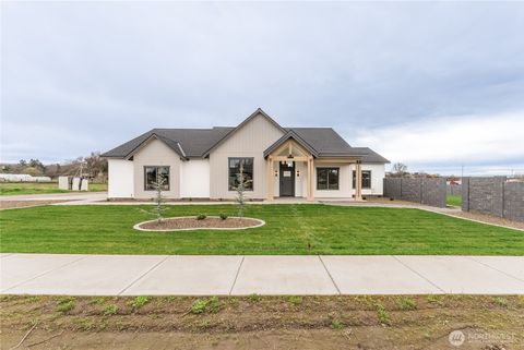 Photo of 511 SW 12th, College Place, WA 99324 (MLS # 2461090)