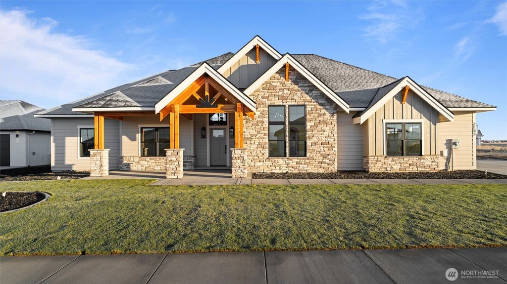 Photo of 511 SW 12th, College Place, WA 99324 (MLS # 2461090)