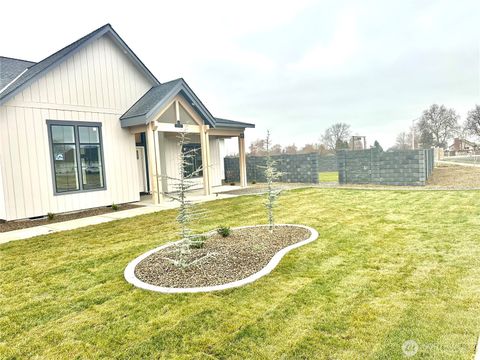 Photo of 511 SW 12th, College Place, WA 99324 (MLS # 2461090)
