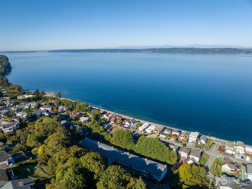Photo of 28701 6th Place S #204, Des Moines, WA 98198 (MLS # 2305725)