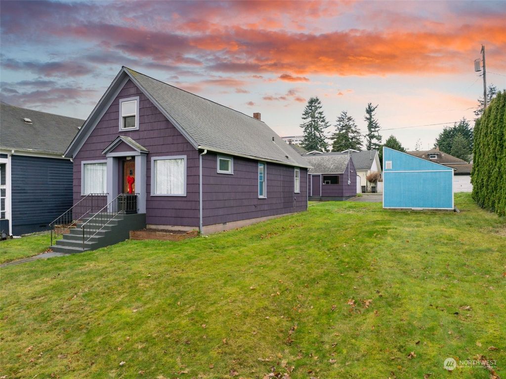 Photo of 2612 Lombard Avenue, Everett, WA 98201 (MLS # 2313505)