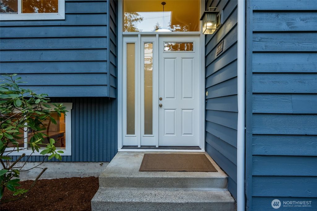 Photo of 11211 115th Place NE, Kirkland, WA 98033 (MLS # 2359535)