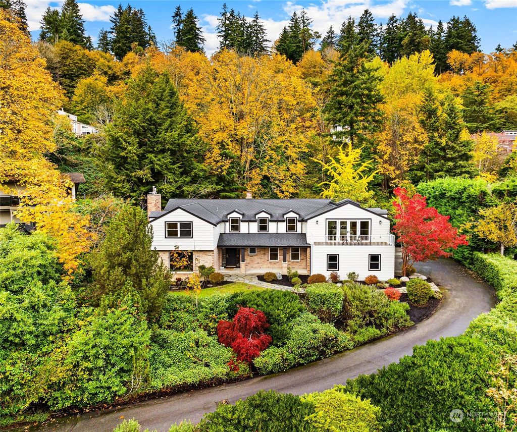 Photo of 8333 Avalon Drive, Mercer Island, WA 98040 (MLS # 2307573)