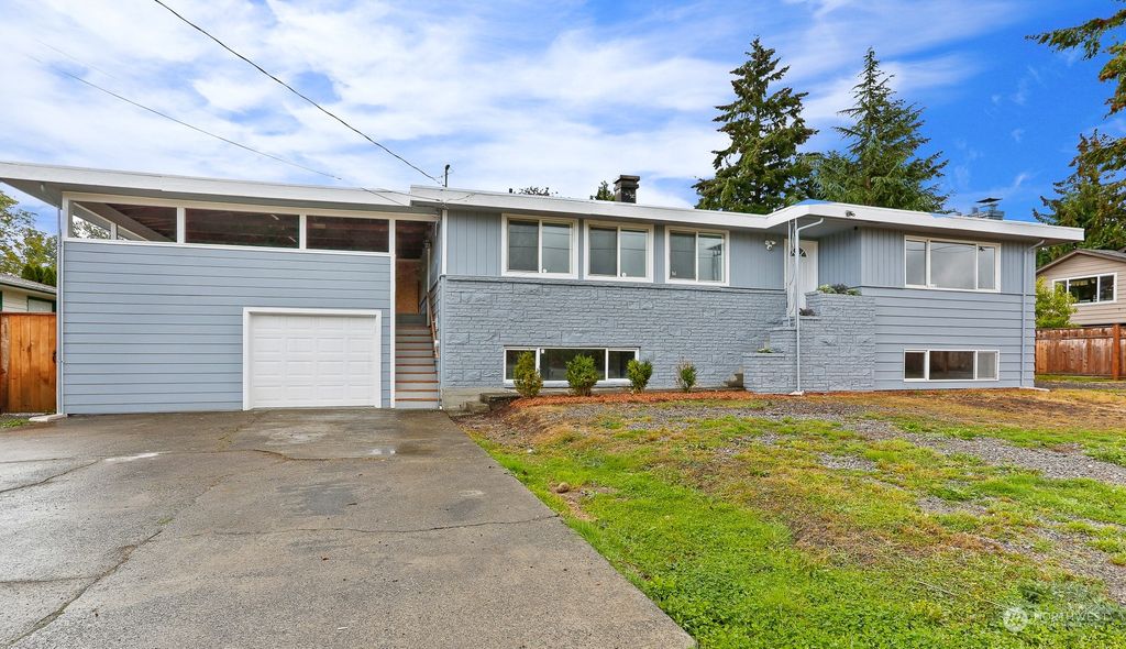 Photo of 2124 High Avenue NE, Renton, WA 98056 (MLS # 2012525)