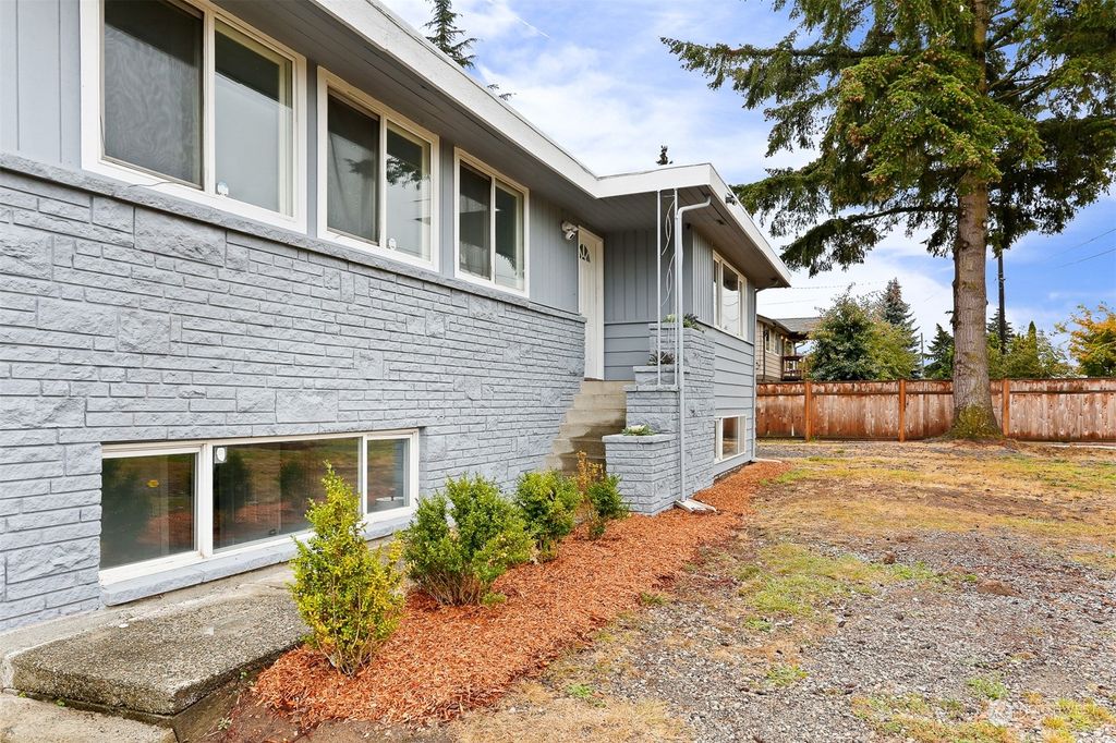 Photo of 2124 High Avenue NE, Renton, WA 98056 (MLS # 2012525)