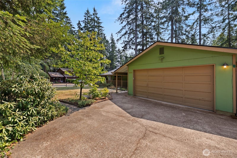 8609 Lake Forest Drive SE