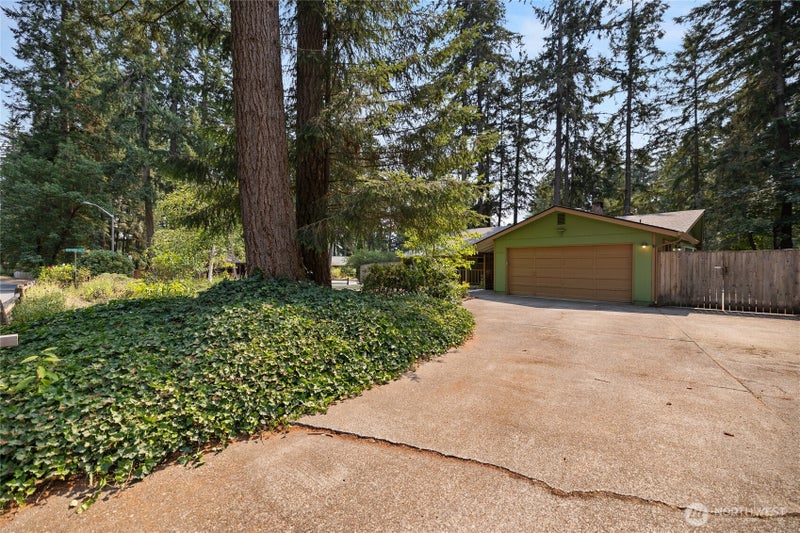 8609 Lake Forest Drive SE