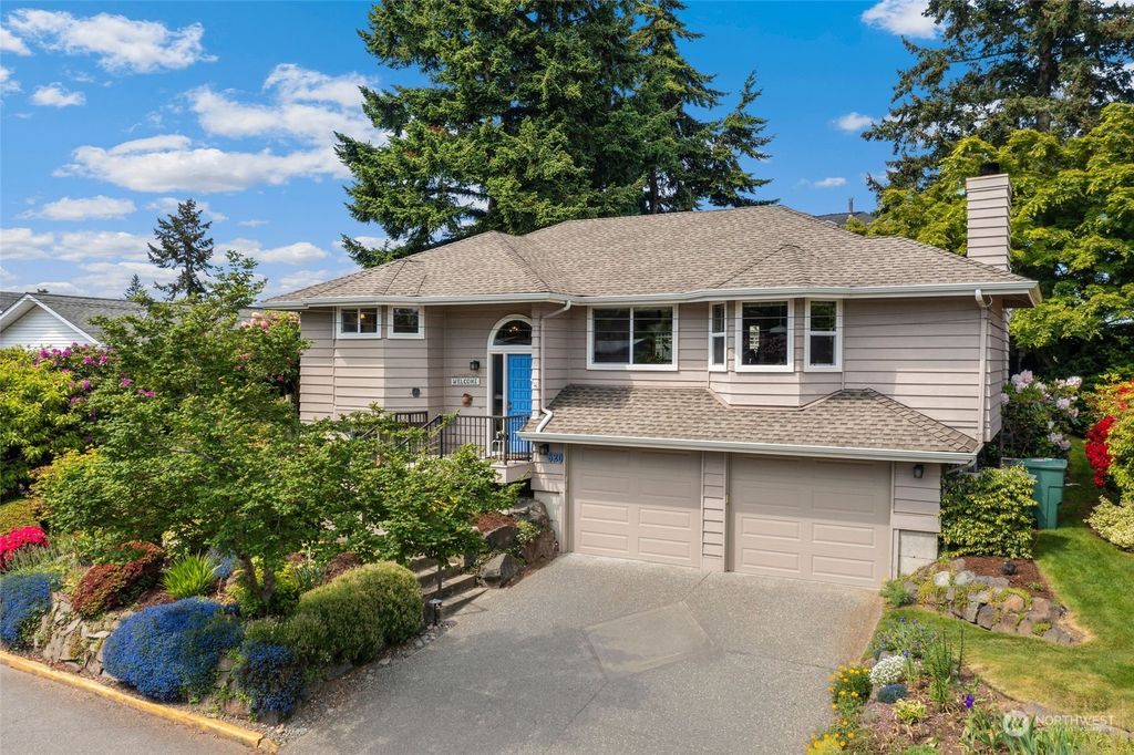 Photo of 520 6th Avenue S, Edmonds, WA 98020 (MLS # 2135325)