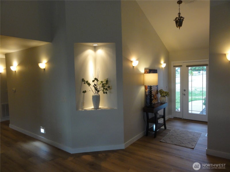 3862 Shorecrest Drive NE