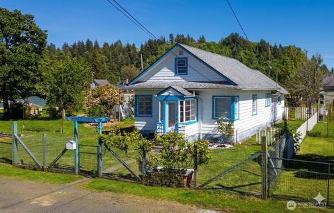 Photo of 1015 Randall Street, Aberdeen, WA 98520 (MLS # 2487403)