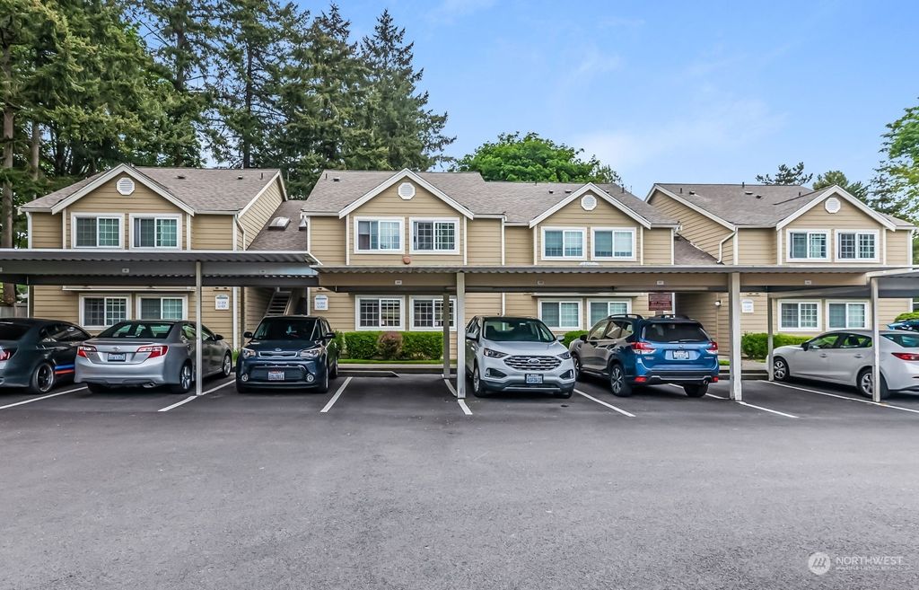 Photo of 28300 18th Avenue S #U 102, Federal Way, WA 98003 (MLS # 2065203)