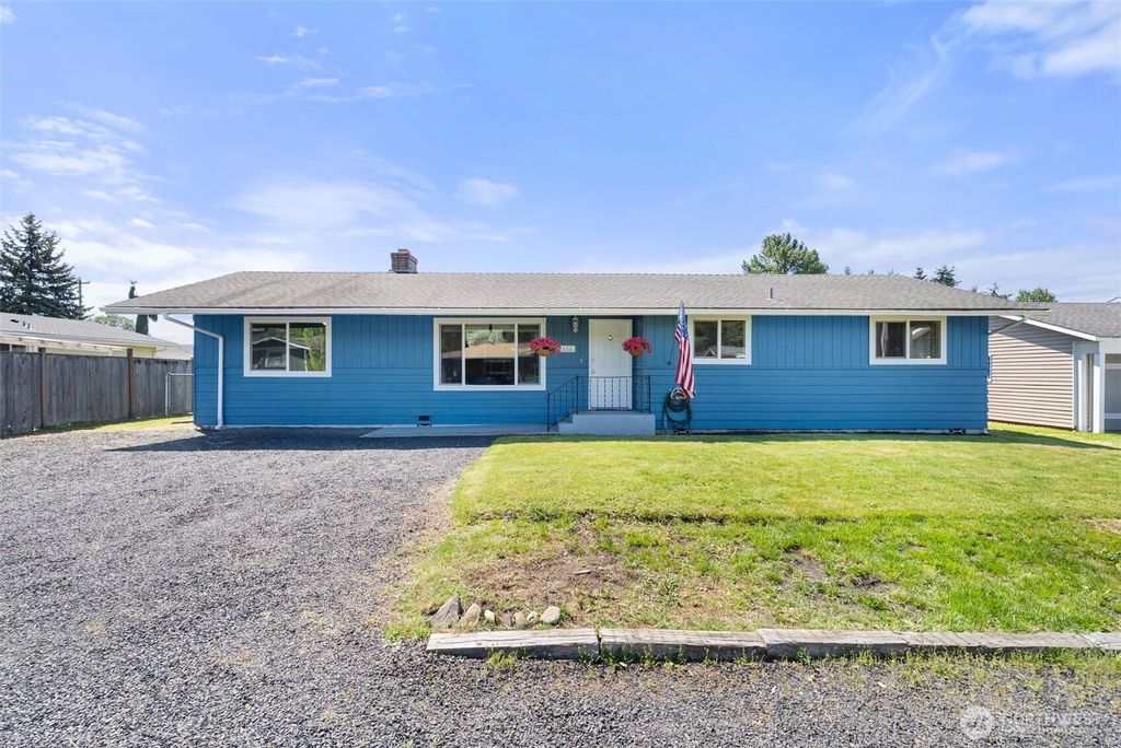 Photo of 2119 SW Olympic Drive, Chehalis, WA 98532 (MLS # 2517417)