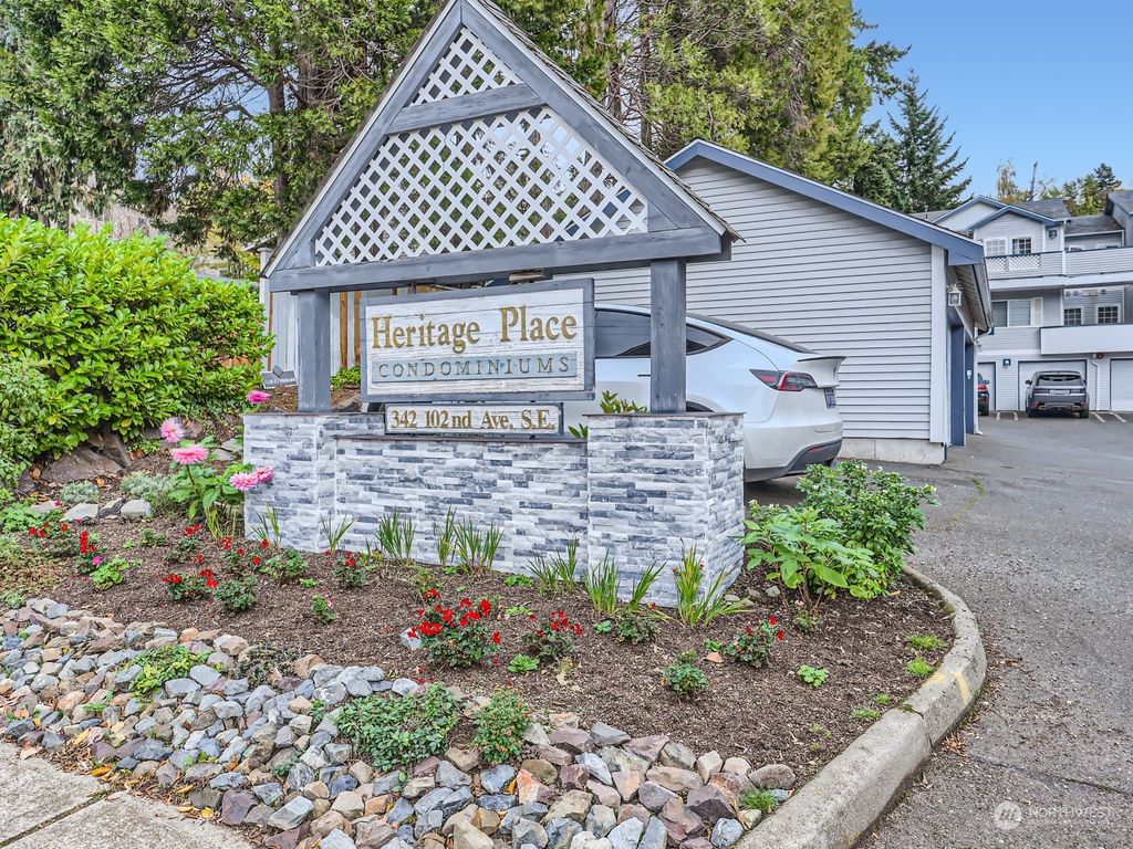 Photo of 342 102nd Avenue SE #314, Bellevue, WA 98004 (MLS # 2175177)