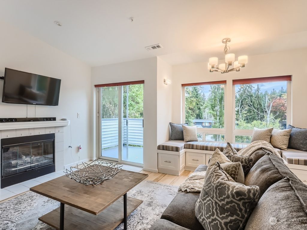 Photo of 342 102nd Avenue SE #314, Bellevue, WA 98004 (MLS # 2175177)