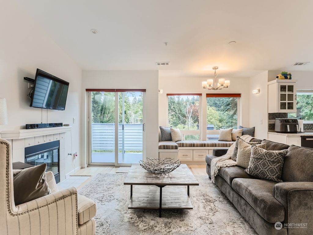 Photo of 342 102nd Avenue SE #314, Bellevue, WA 98004 (MLS # 2175177)