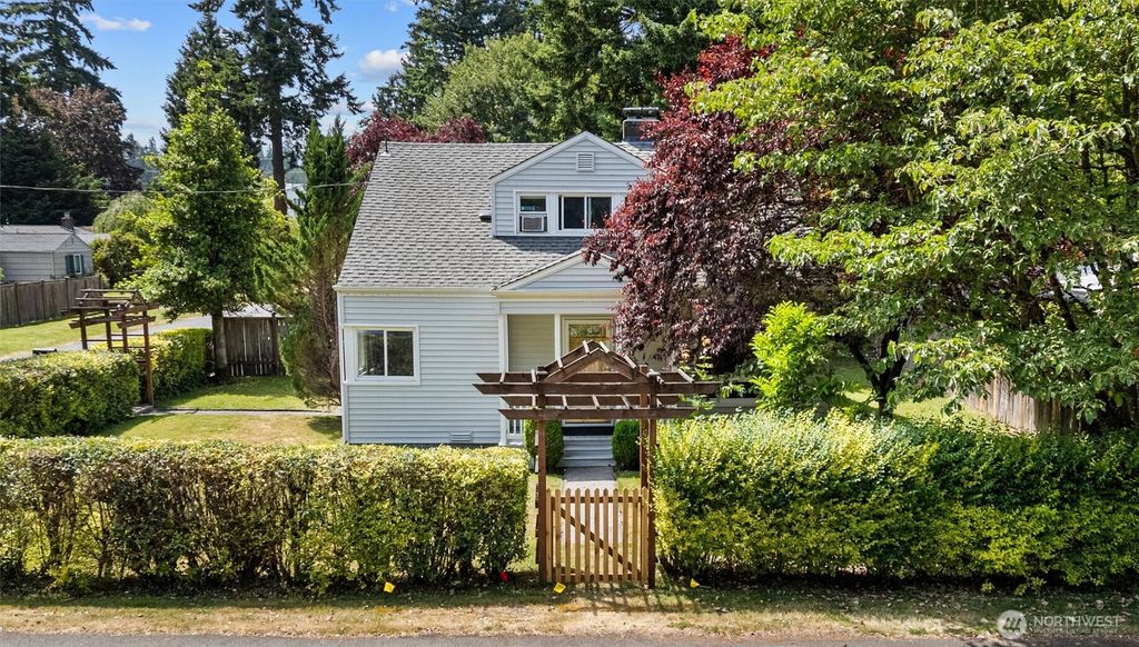 Photo of 15701 Stone Avenue N, Shoreline, WA 98133 (MLS # 2391626)