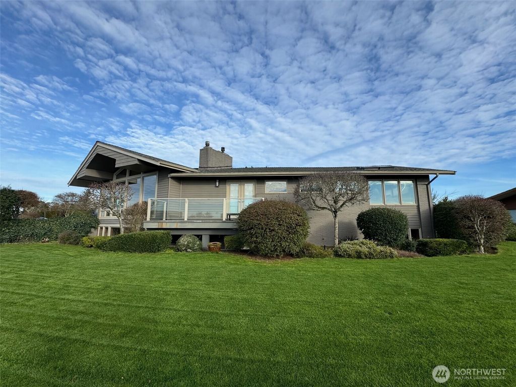 Photo of 9600 Hilltop Rd, Bellevue, WA 98004 (MLS # 2464756)