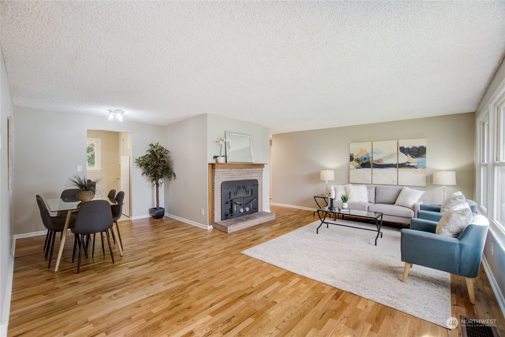 Photo of 2126 N 158th Street, Shoreline, WA 98133 (MLS # 2227588)