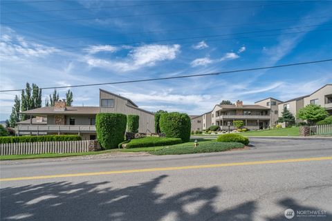 Photo of 225 19th Street #31, East Wenatchee, WA 98802 (MLS # 2505844)